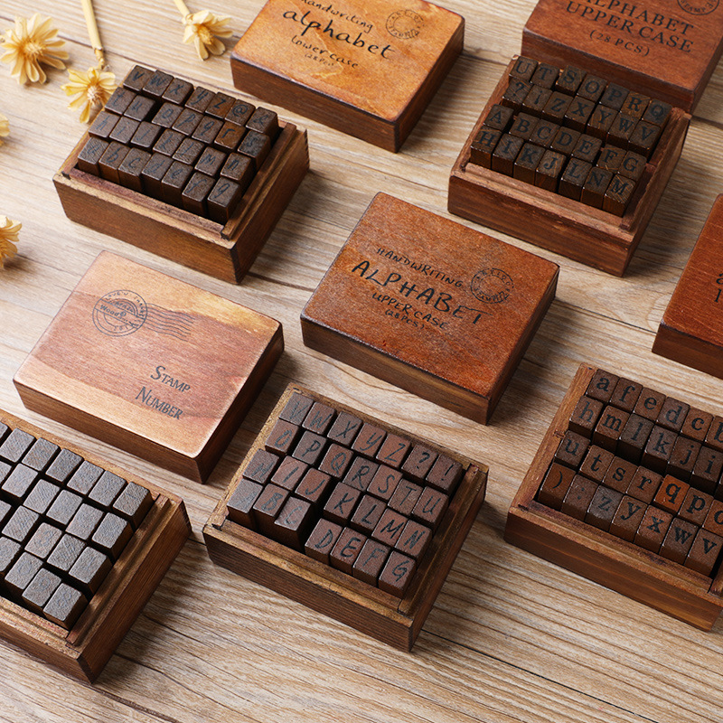 Wooden Letter Sign - 28-teiliges Alphabet-Stempelset im Vintage-Stil aus Holz